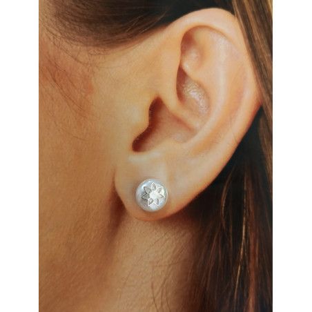 Pendiente de Perla con Flor en Plata de Ley 925mls