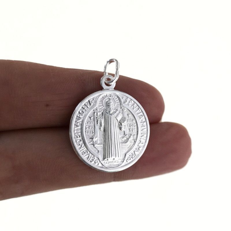 Colgante Medalla de San Benito Protector en Plata de Ley 925mls