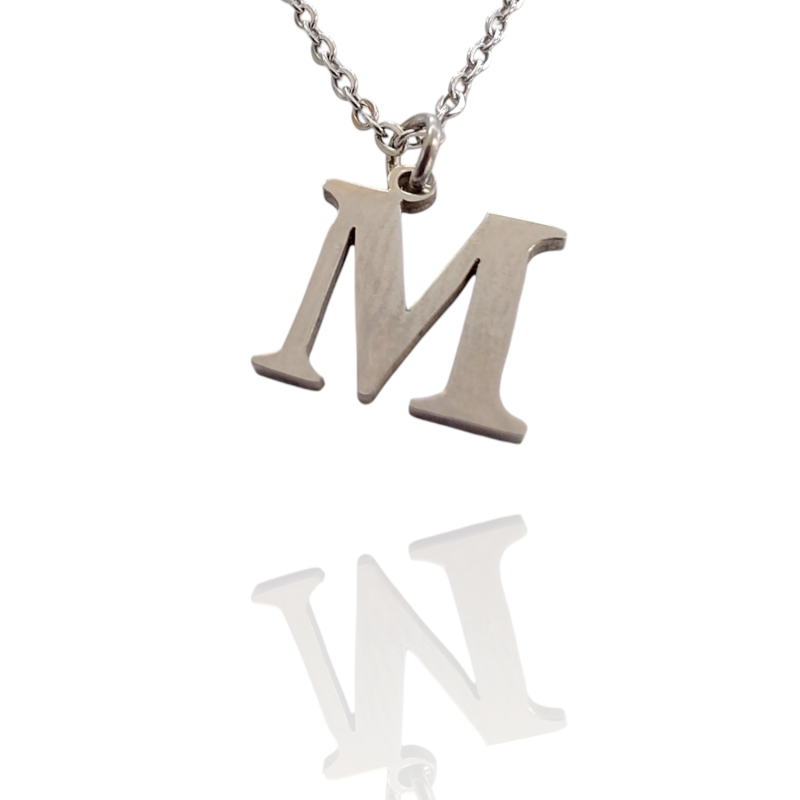 Collar con Inicial "M" en Acero Plateado Liso Hipoalergénico 316l