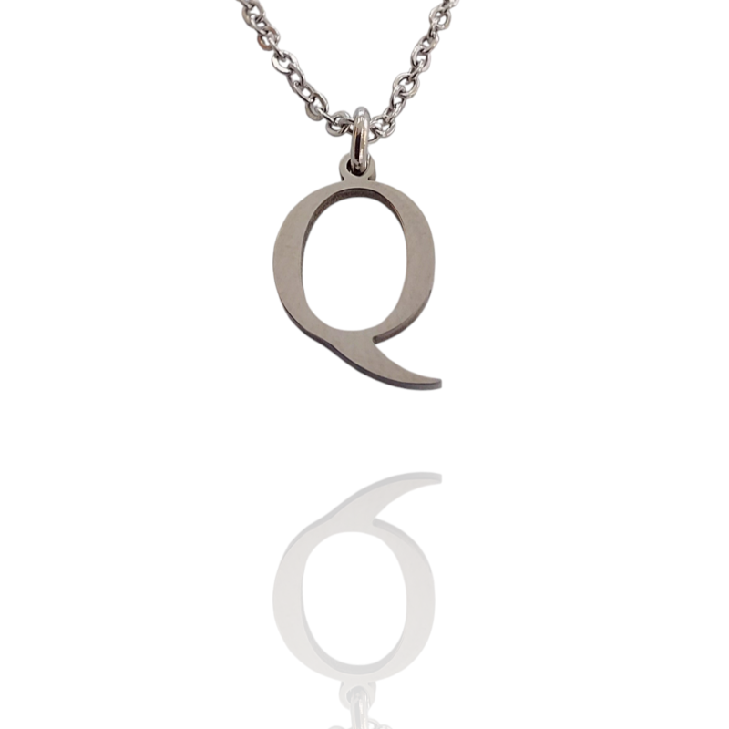 Collar con Inicial "Q" en Acero Plateado Liso Hipoalergénico 316l