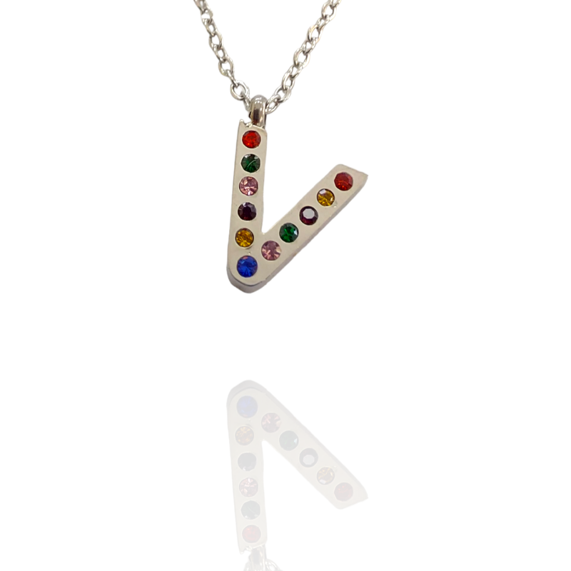 Collar con Inicial "V" en Acero Plateado Circonitas Hipoalergénico 316l